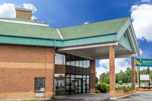 Quality Inn & Suites Hawkesbury