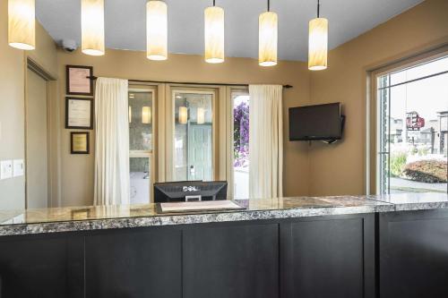 Courtyard Inn Vernon - Accommodation