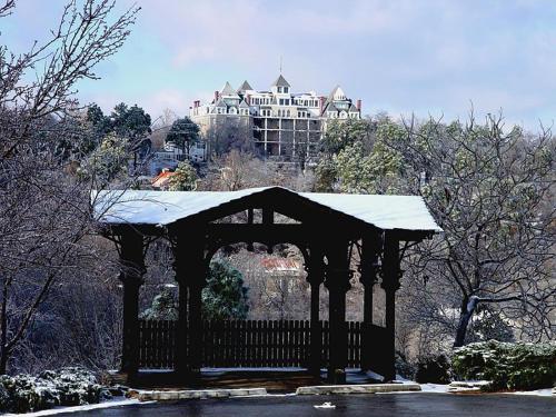 1886 Crescent Hotel and Spa