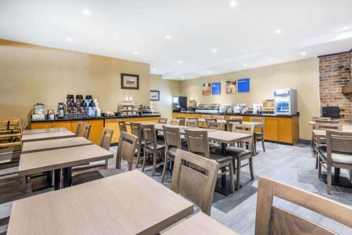 Restaurant, Comfort Inn & Suites Collingwood in Collingwood (ON)