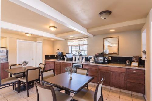 ห้องอาหาร, 1st Interstate Inn Montrose in มอนโทรส (CO)