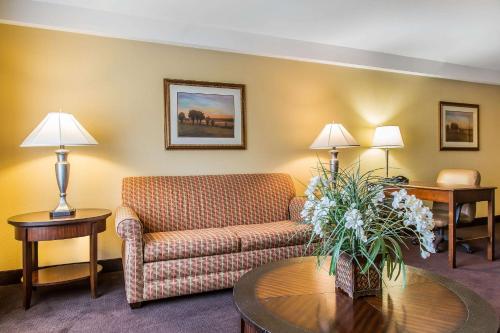 Clarion Hotel & Suites Hamden-New Haven