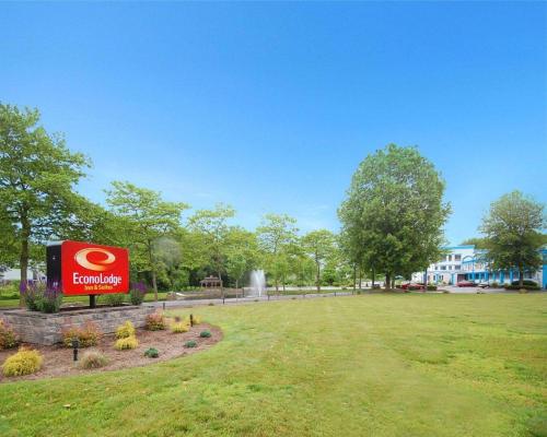 Econo Lodge Inn and Suites Old Saybrook