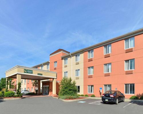 Quality Suites in Stratford, USA
