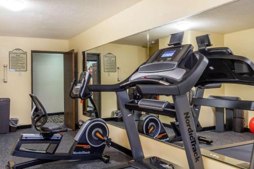 Quality Inn - image 12