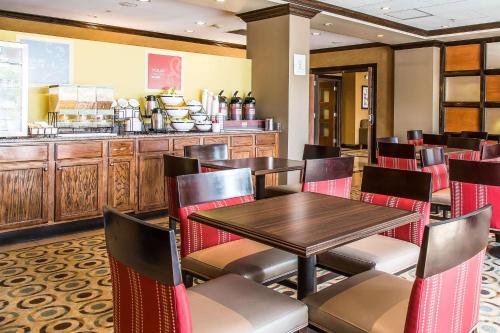 Comfort Inn & Suites - image 24