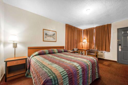 Rodeway Inn & Suites Colorado Springs