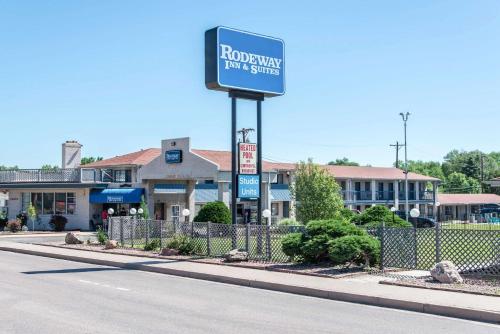 Rodeway Inn & Suites Colorado Springs