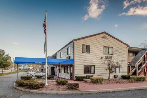 Rodeway Inn Groton - image 9