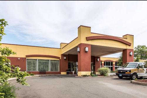 Clarion Hotel & Suites Hamden - New Haven - Hamden