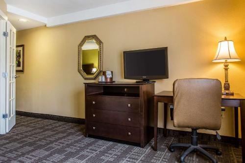 Clarion Hotel & Suites Hamden-New Haven