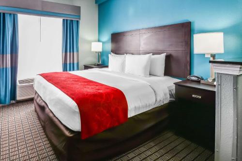 Comfort Suites Tampa - Brandon