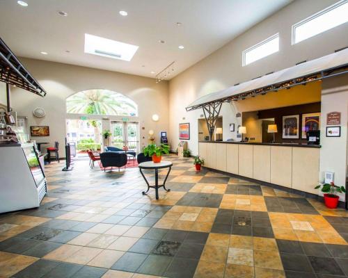 Clarion Suites Kissimmee-Orlando Maingate - image 5