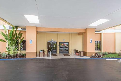 Comfort Inn & Suites Kissimmee By the Parks