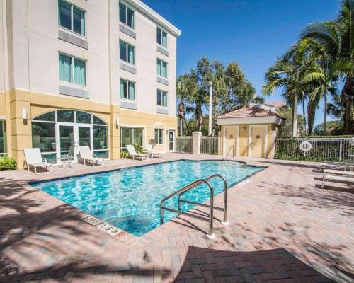 Comfort Inn & Suites Jupiter I-95 - image 8