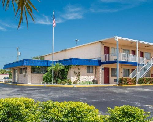 ทัศนียภาพภายนอกโรงแรม, โรดเวย์ อินน์ ฟอร์ต เพียร์ซ ไอ-95 (Rodeway Inn Fort Pierce I-95) in ฟอร์ตเพียร์ซ (FL)