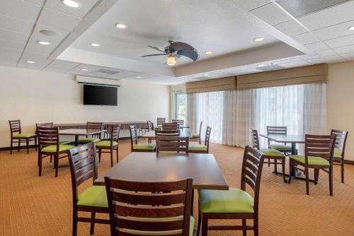 Sleep Inn & Suites Port Charlotte-Punta Gorda - image 11