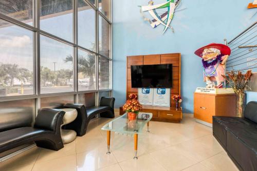 Rodeway Inn & Suites Fort Lauderdale Airport & Cruise Port