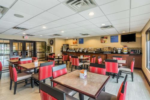 Food and beverages, Comfort Inn & Suites Panama City Mall in Panama City (FL)