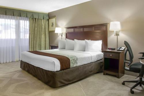 Clarion Hotel Orlando International Airport - image 10