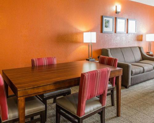 Comfort Inn & Suites Lakeland North I-4 - image 33