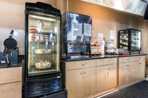 Rodeway Inn & Suites Fort Lauderdale Airport & Cruise Port - image 9