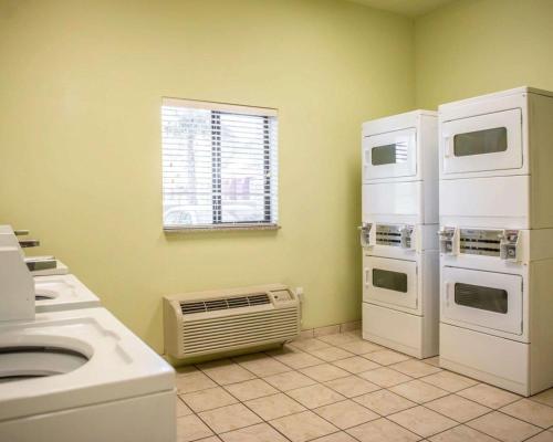 Suburban Extended Stay Hotel near Panama City Beach - image 2