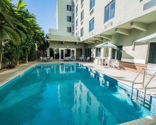Comfort Suites Miami Airport North - image 10