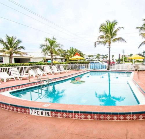 Econo Lodge Cocoa Beach - near the Port