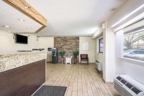Bay Inn - image 5