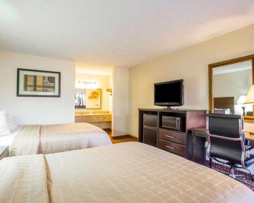 Queen Room with Two Queen Beds - Non-Smoking