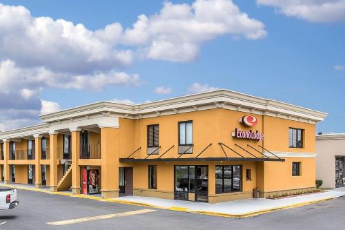 Econo Lodge Savannah Midtown - Savannah Beach, GA