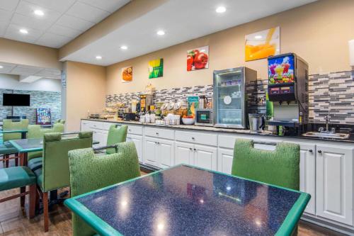Quality Inn Union City - Atlanta South - image 9