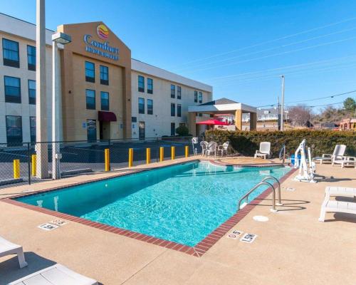 Comfort Inn & Suites LaGrange - main image