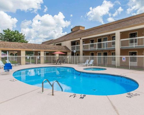 مسبح, كواليتي إن كنجزلاند (Quality Inn Kingsland) in كينجزلاند