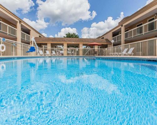 مسبح, كواليتي إن كنجزلاند (Quality Inn Kingsland) in كينجزلاند