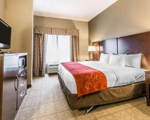 Comfort Suites Commerce - main image