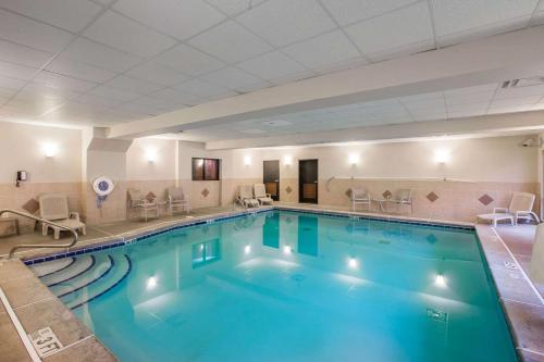 Comfort Suites Locust Grove Atlanta South - image 12