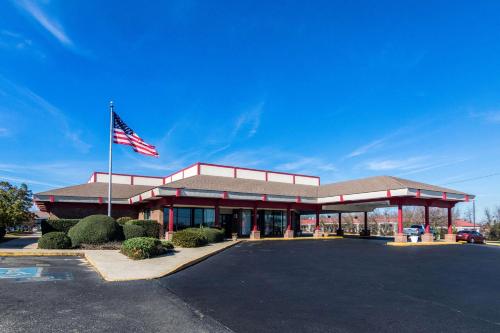 Econo Lodge Inn & Suites Conference Center Dublin in Dublin, USA