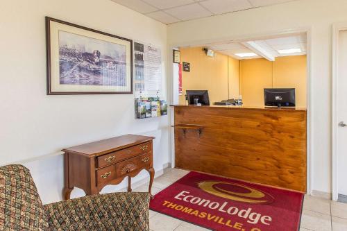 Econo Lodge Thomasville - image 6