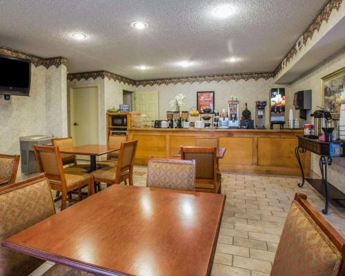 Econo Lodge Villa Rica - 레스토랑