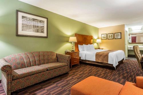 Quality Inn & Suites near Robins Air Force Base