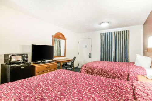Rodeway Inn - image 7
