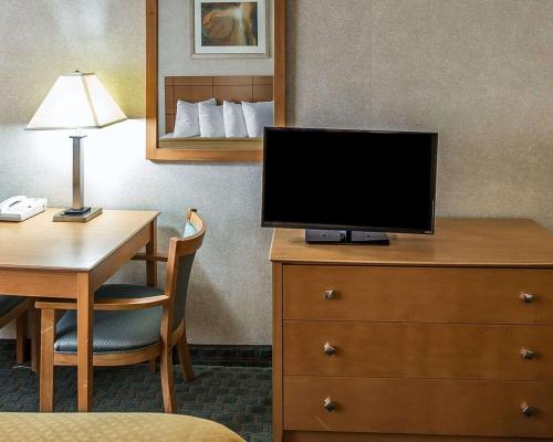 Quality Inn at Collins Road - Cedar Rapids