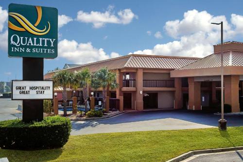 . Quality Inn & Suites near Robins Air Force Base