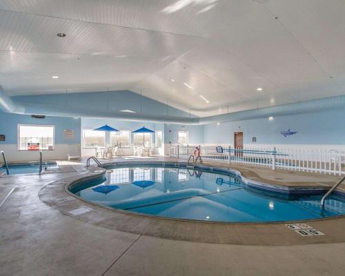 Quality Inn & Suites Fort Madison near Hwy 61 - image 8