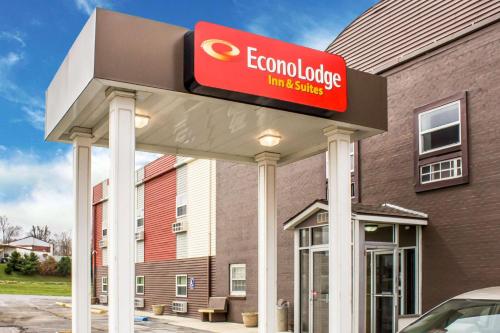 . Econo Lodge Inn & Suites Walnut
