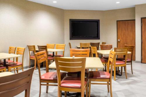 Econo Lodge Ankeny – Des Moines - image 4