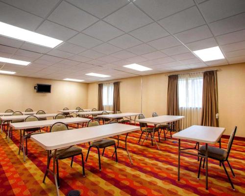 Suburban Extended Stay Hotel Cedar Falls - image 3