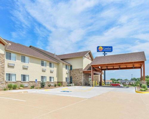 Comfort Inn & Suites Riverview near Davenport and I-80 - Hotel - Le Claire